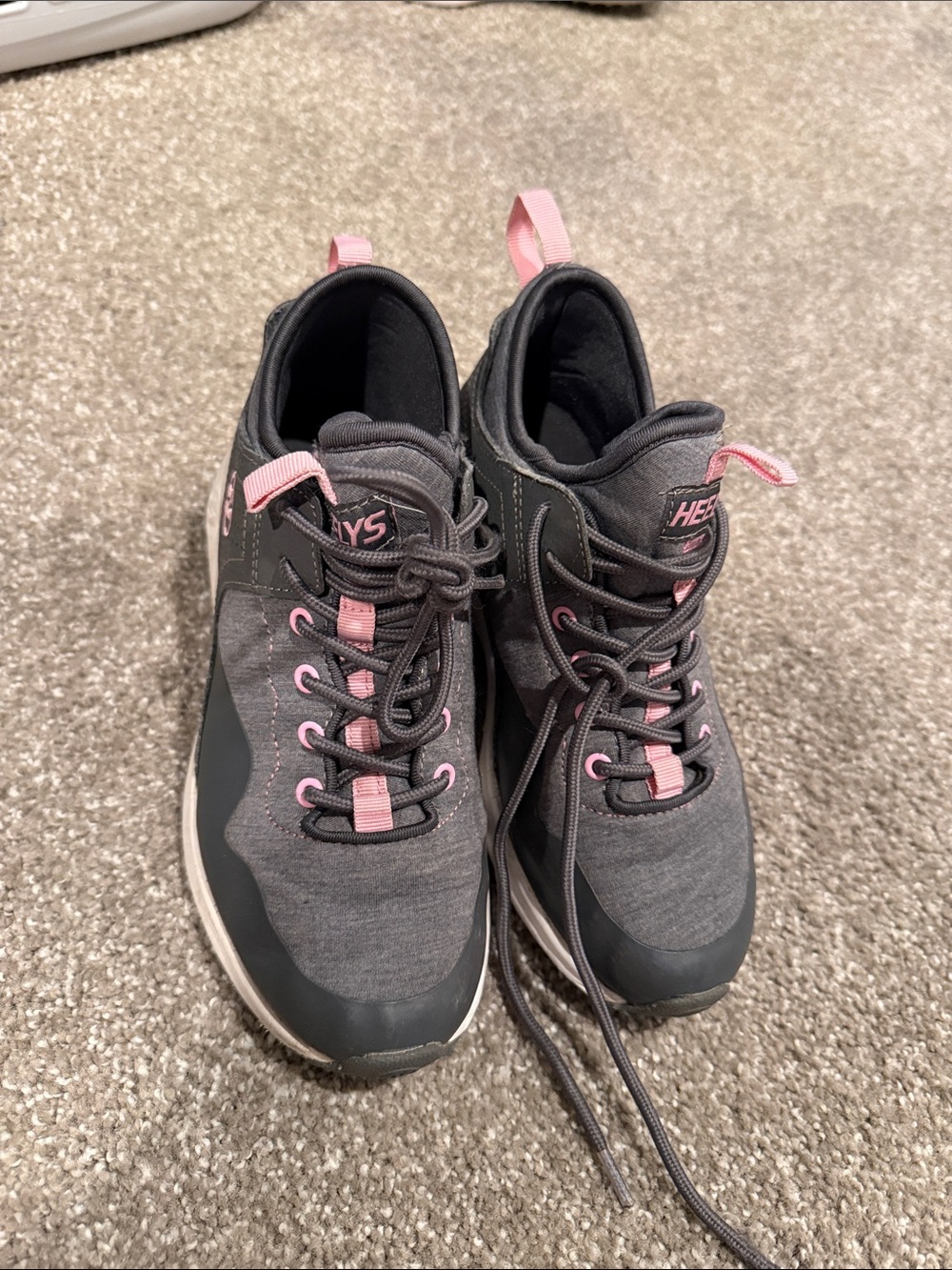 Girl’s Heelys Gray with Pink Accent